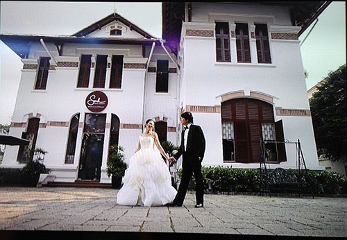 Mặc dù vậy, toàn bộ những hình ảnh về bên trong khán phòng tiệc cưới cũng như những hình ảnh xung quanh vẫn còn là bí mật với khán giả.
