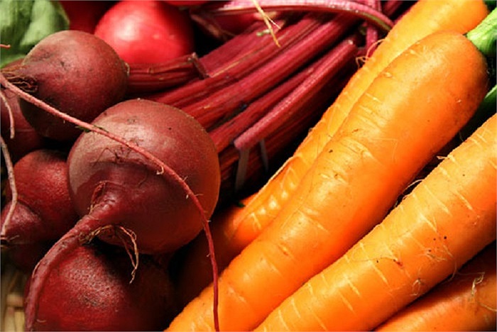 trong đó chứa nhiều beta carotene (vitamin A) hoạt động như một chất chống oxy hóa, ngăn ngừa lão hóa sớm bằng cách ngăn ngừa tổn thương tế bào và chống mụn trứng cá. 