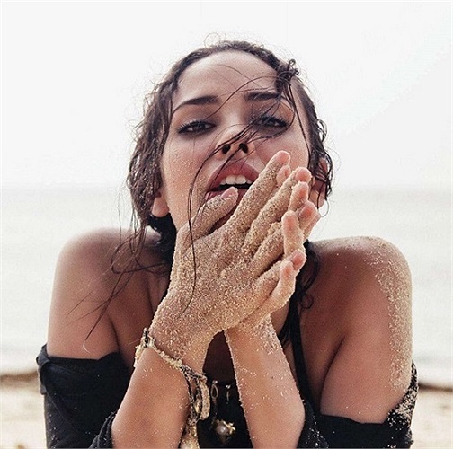 Trước khi đến với cuộc thi người đẹp, Megan Young từng là một MC, ngôi sao truyền hình thực tế của Philippines và tham gia vào một số bộ phim nhưng chưa gây được tiếng tăm.
