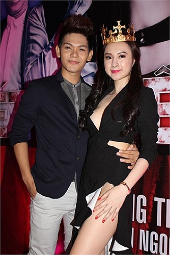 Bên cạnh những phát ngôn gây sốc, những bộ phim 'mì ăn liền' kém chất lượng hay các màn biểu diễn âm nhạc khó coi, Angela Phương Trinh còn khiến công chúng nhiều lần xôn xao vì trang phục của mình. 