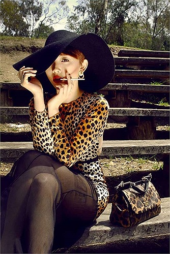 Tóc Tiên, cái tên đang cực nổi trong thời gian qua ở lĩnh vực thời trang giải trí. Năm 2013, cô được coi là một trong những biểu tượng gợi cảm của nghệ sỹ Việt. 