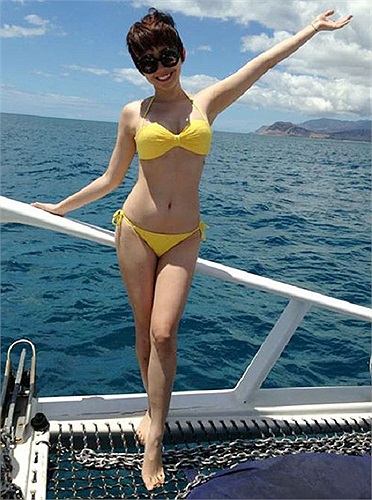 Những món đồ đơn giản nhưng được phối hợp bằng con mắt tươi trẻ và tinh thần sôi nổi đã mang đến vẻ nóng bỏng cho người đẹp. Theo Khampha.vn.