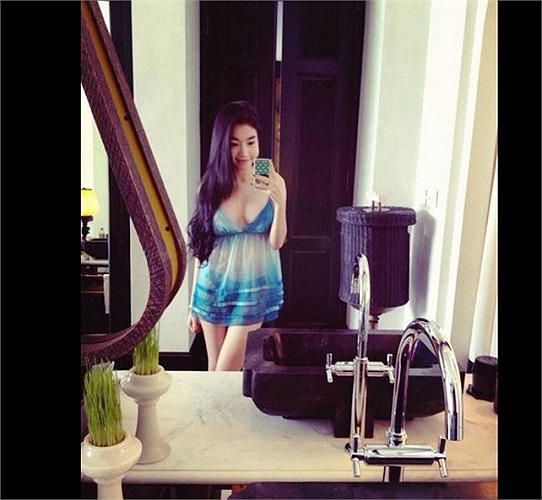 Và hàng loạt tấm hình nóng bỏng liên tục cập nhật trên facebook. 