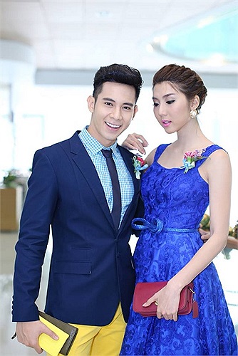 Ngọc Quyên ăn mặc có phần sến sẩm bên Hồ Vĩnh Khoa.