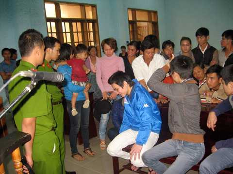 giết người, gái 2 con, mâu thuẫn, tát, đâm, tăng nặng