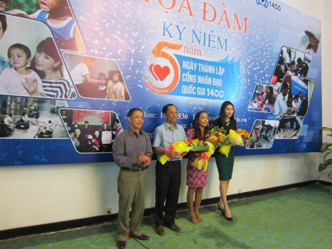 cổng thông tin, nhân đạo, 1400.