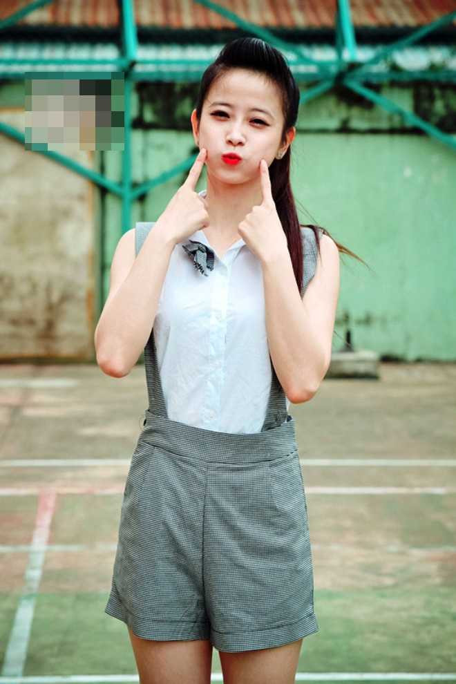 Ngoài đời, Tuyết Vân thu hút người đối diện bởi vẻ đẹp trong sáng và nước da trắng ngần.