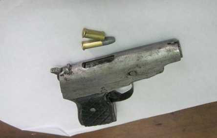 ghen tuông, vợ xinh đẹp, bắn tivi