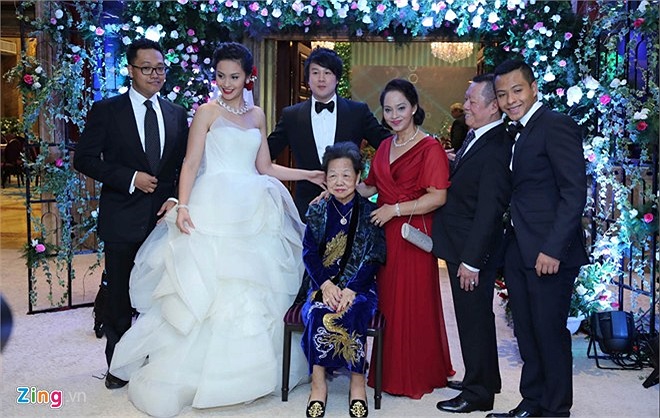 Trương Huệ Vân, vợ Thanh Bùi, thuộc dòng dõi của họ tộc có truyền thống 4 đời làm kinh doanh nổi tiếng đất Sài Gòn.