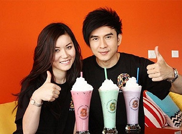 Thủy Tiên cũng có kinh nghiệm trong ngành giải trí khi có 7 năm làm phát thanh viên và sản xuất chương trình cho đài Bay Area, San Francisco.