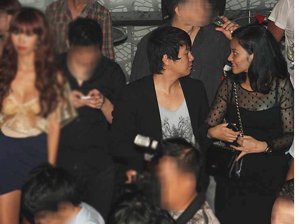 Mẹ cô là nữ doanh nhân Trương Mỹ Lan, Chủ tịch Hội đồng thành viên Công ty TNHH Vạn Thịnh Phát.