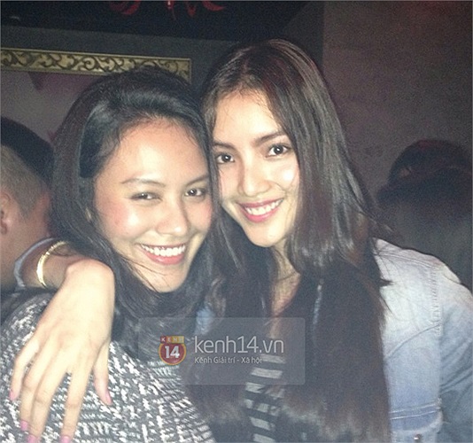 Gia đình họ Trương vô cùng có tiếng trong lĩnh vực kinh doanh nhà hàng, địa ốc và các khu trung tâm thương mại,...