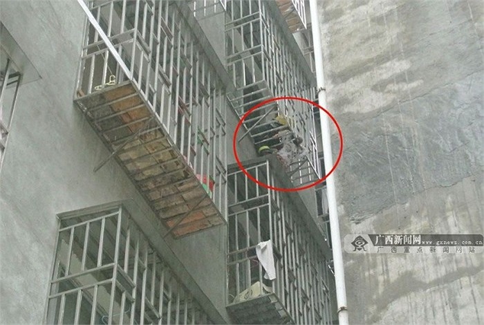 Vụ tai nạn hy hữu xảy ra ở thành phố Quế Lâm, tỉnh Quảng Tây, Trung Quốc.