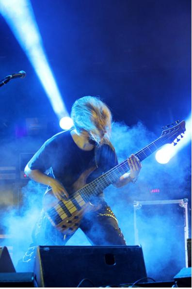 Giải mã cây đàn Bass 7 dây của Linus Abrahamson