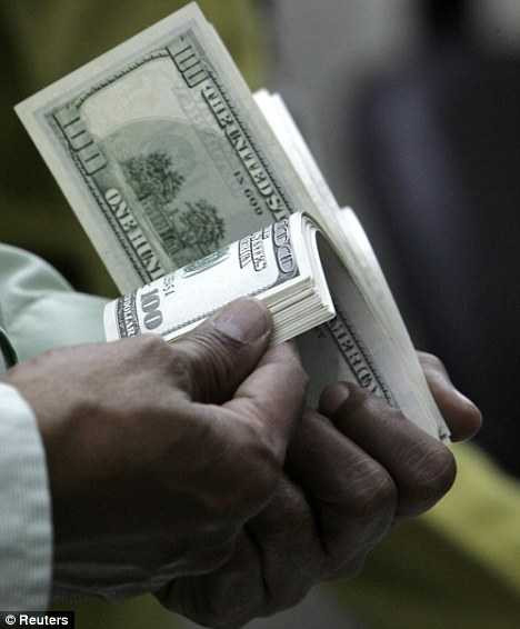 Giới siêu giàu New York vung tiền mua... bạn