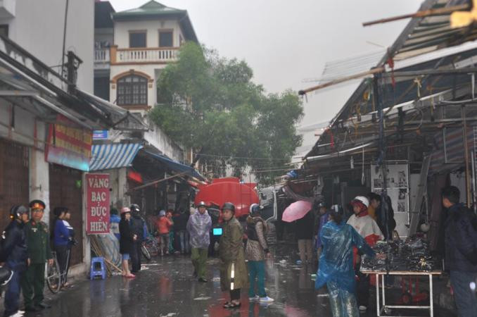 cháy chợ nhà xanh, đường phan văn trường, cầu giấy