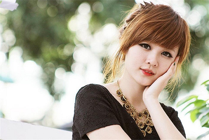 Bên cạnh làm người mẫu thời trang, Ribi Sachi còn cộng tác với một vài công ty lên kịch bản cho chương trình và marketing online. 