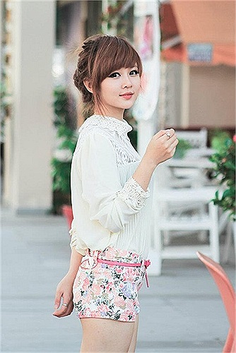 Đối với mạng xã hội, Thủy chọn cách sống thân thiện với mọi người và biết cách im lặng và bỏ qua. 