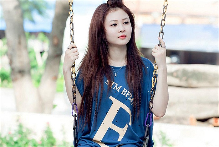 Sau đó, cô gái này đã được nhận được nhiều lời mời góp mặt trong các MV ca nhạc của các ca sĩ như: Khánh Phương, Hồ Việt Trung, Lương Gia Hùng, DJ Minh Anh