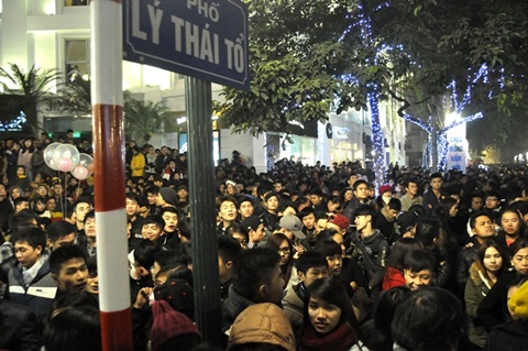 Triệu người đổ ra đường đón năm mới 2014