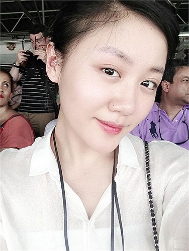 Kể cả khi không trang điểm đậm đà, Văn Mai Hương vẫn rất hút hồn. 