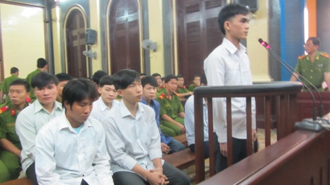 chặt tay, cướp xe, tàn độc.