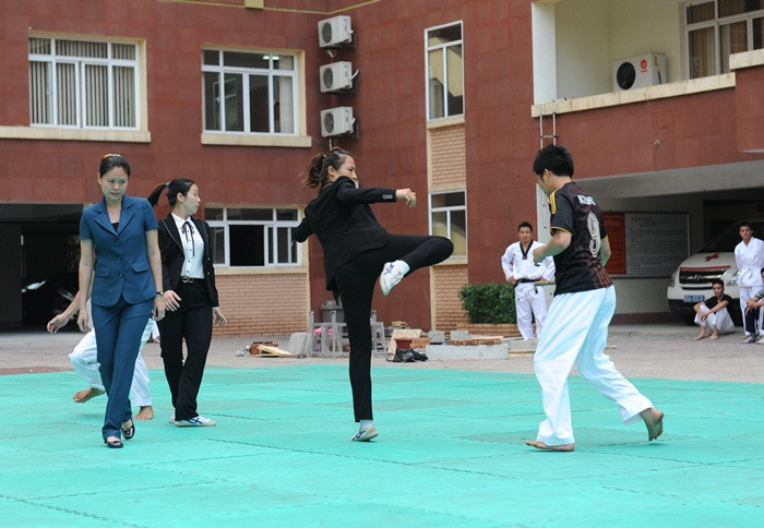 nữ cảnh vệ việt nam