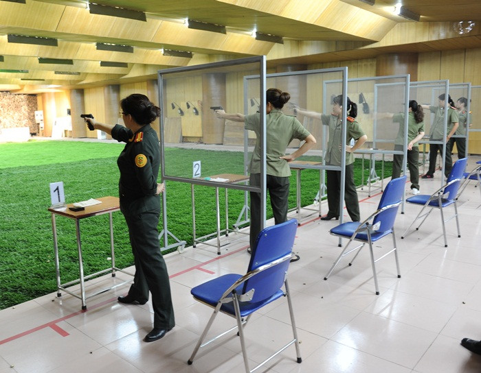 nữ cảnh vệ việt nam