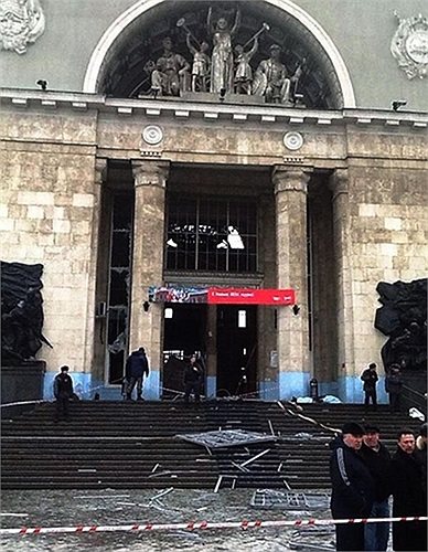 Nhà ga hoang tàn sau vụ đánh bom