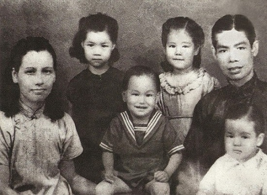 Lý Tiểu Long tên thật là Lý Chấn Phan. Ông sinh ngày 27/11/1940 tại thành phố San Francisco, bang California, Mỹ. Một vài năm sau, ông theo cha mẹ trở về Hong Kong sinh sống. 