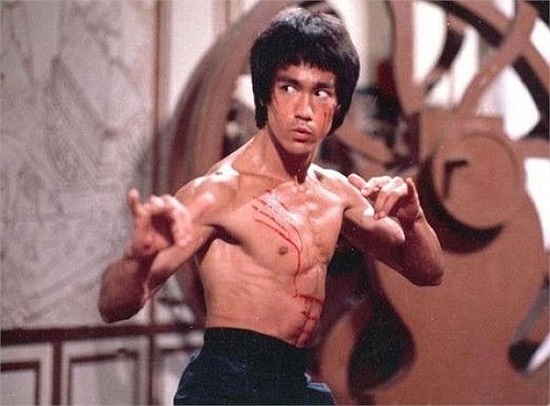 'Đường Sơn đại huynh' chỉ sau ba tuần công chiếu đầu tiên đã thu về 3,5 triệu HKD, phá vỡ kỷ lục doanh thu phòng vé tại Hong Kong vào thời điểm đó. 