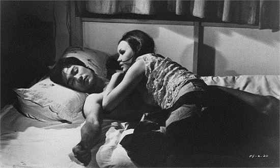 Gia đình hạnh phúc, sự nghiệp lại ngày càng thăng hoa, Lý Tiểu Long tự tin bắt tay thực hiện phim điện ảnh thứ tư mang tên 'Trò chơi tử thần'. 