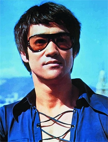 Cái chết bất ngờ và đầy bí ẩn của ông gây sốc cho nhiều người, và cũng để lại niềm tiếc thương vô hạn cho vợ, con, những người bạn, đồng nghiệp và đông đảo fan hâm mộ của ông trên toàn thế giới. 