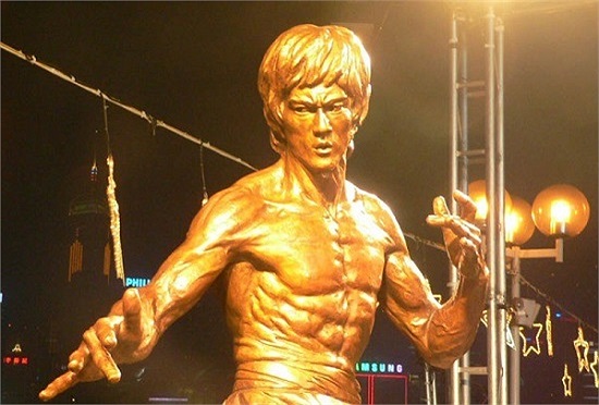 Lý Tiểu Long đã rời xa những người thương yêu cùng các thế hệ người yêu điện ảnh hơn 40 năm nay. Nhưng những giá trị nghệ thuật ông cống hiến cho sự nghiệp võ thuật và điện ảnh Trung Quốc vẫn còn mãi với dòng thời gian. Theo Màn ảnh sân khấu.