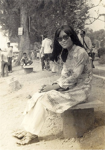 Chỉ số lương của giáo viên tiểu học mới ra trường là 250, giáo học bổ túc hạng 5 là 320, giáo sư trung học đệ nhất cấp hạng 4 là 400, giáo sư trung học đệ nhị cấp hạng 5 là 430, hạng 4 là 470. 