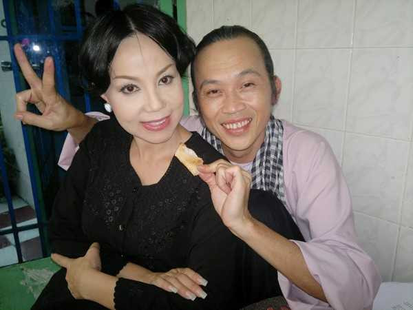 Hoài Linh từng bán mía ghim ở ngã tư, làm MC đám cưới