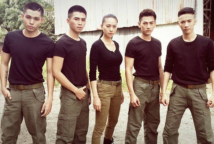 Ngô Thanh Vân bên các thành viên 365.