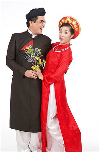 MC Thanh Bạch còn tạo dáng cùng danh hài Thúy Nga.