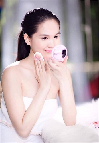 Ngọc Trinh gợi cảm, quyến rũ.