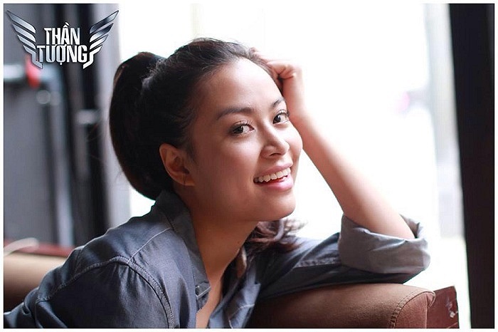 Hoàng Thùy Linh vẫn giữ nét tươi trẻ và hồn nhiên của cô nữ sinh thuở nào.