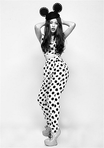 Biến hóa đa sắc màu trong một bộ ảnh.