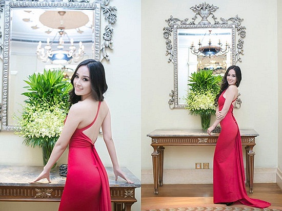 Người đẹp 'đốt mắt' giới mày râu khi diện chiếc váy đỏ với thiết kế hở lưng sâu hút.