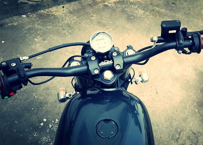 Tay lái thiết kế kiểu đơn giản đúng chất của những dòng xe cafe racer