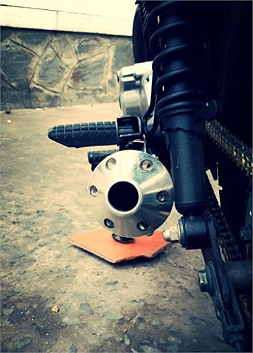 Hệ thống ống xả cũng được độ để có âm thanh khá khủng khi vận hành. Được biết, chi phí độ xe vào khoảng 30 triệu đồng.