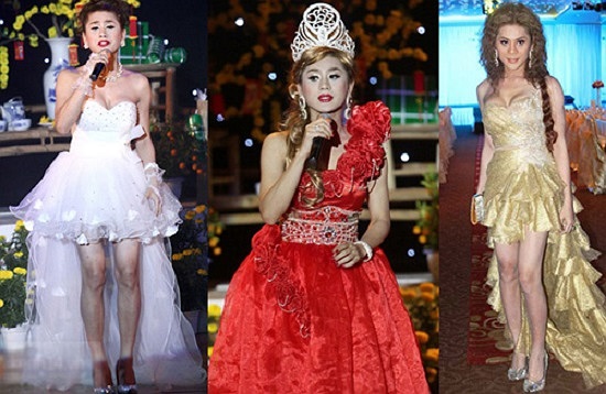 Giọng ca gây ồn ào không chỉ vì chuyện chuyển giới mà còn bởi trang phục sến Lâm Chi Khanh. Thời trang biểu diễn yêu thích của cô là những bộ váy diêm dúa nhiều bèo nhún lỗi. 