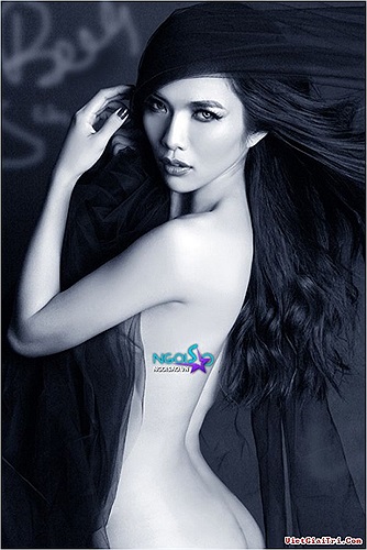 Đầu năm 2013, Kim Cương gây ồn ã showbiz khi bất ngờ tung bộ ảnh nude đầy khiêu gợi. 