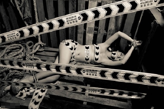 Đúng vào dịp 8/3, bộ ảnh nude đến 80% của Quỳnh Thi được tung ra với thông điệp giải phóng phụ nữ. 