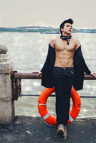 Xung quanh câu chuyện 'thà đẹp nhân tạo còn hơn xấu tự nhiên', chàng trai đang nổi tại TP.HCM vẫn rất thoải mái tâm lý. 