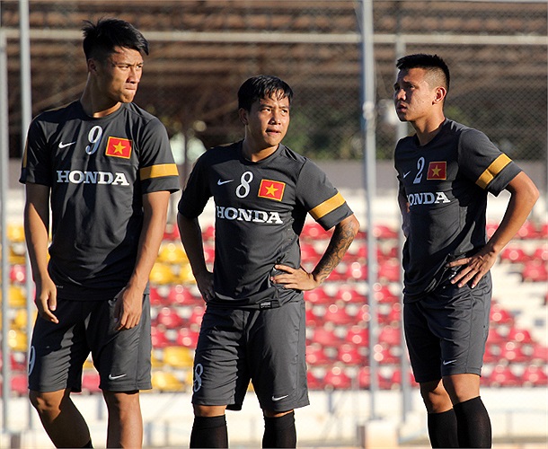 Sau màn khởi động, một số cầu thủ đã thấy khó chịu.