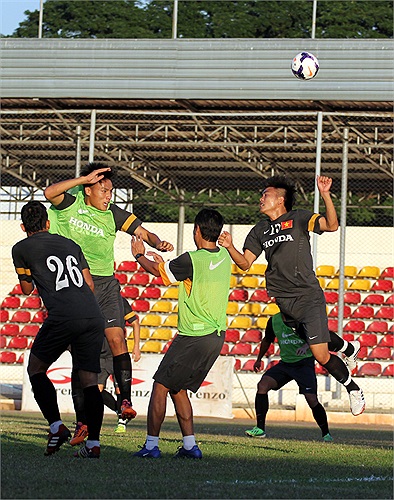 Tình huống bật cao đánh đầu hiếm hoi của Mạc Hồng Quân.